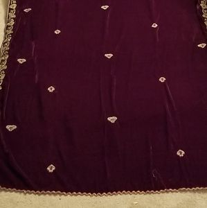 Velvet shawl